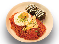 Korean Spicy Noodle+ Rice Ball(ကိုရီးယားရှူးရှဲခေါက်ဆွဲ + ထမင်းလုံး)